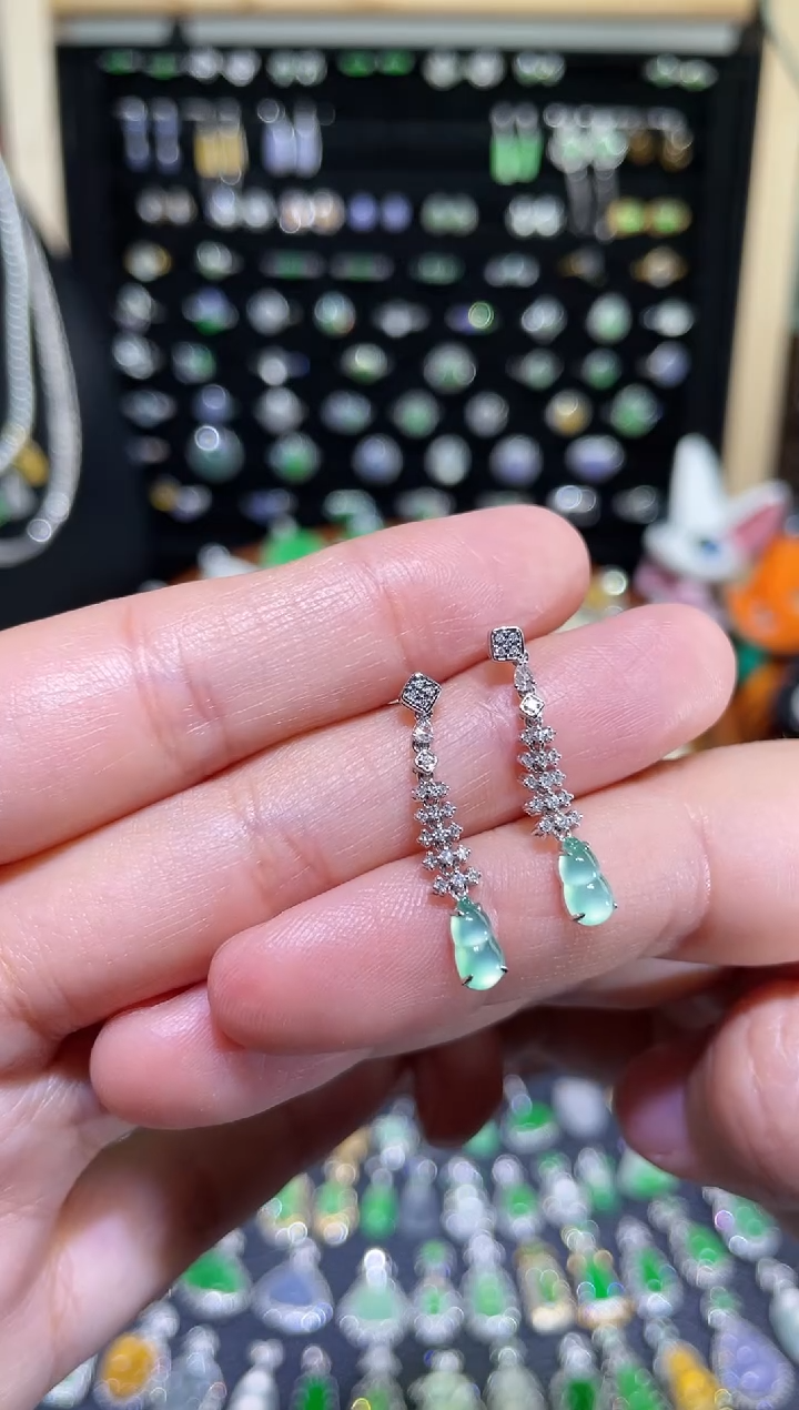 颈饰18K金镶嵌翡翠玻璃种木那葫芦耳钉