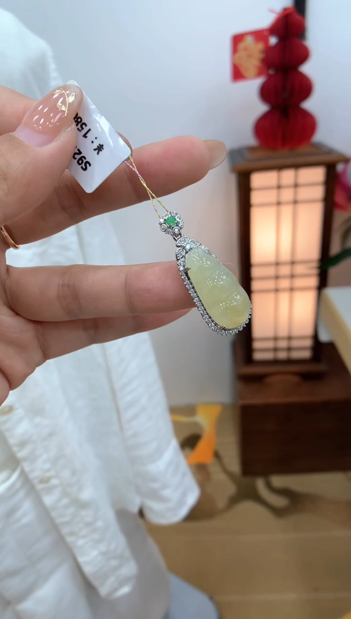 【闪购商品】翡翠颈饰银S925镶嵌福豆吊坠