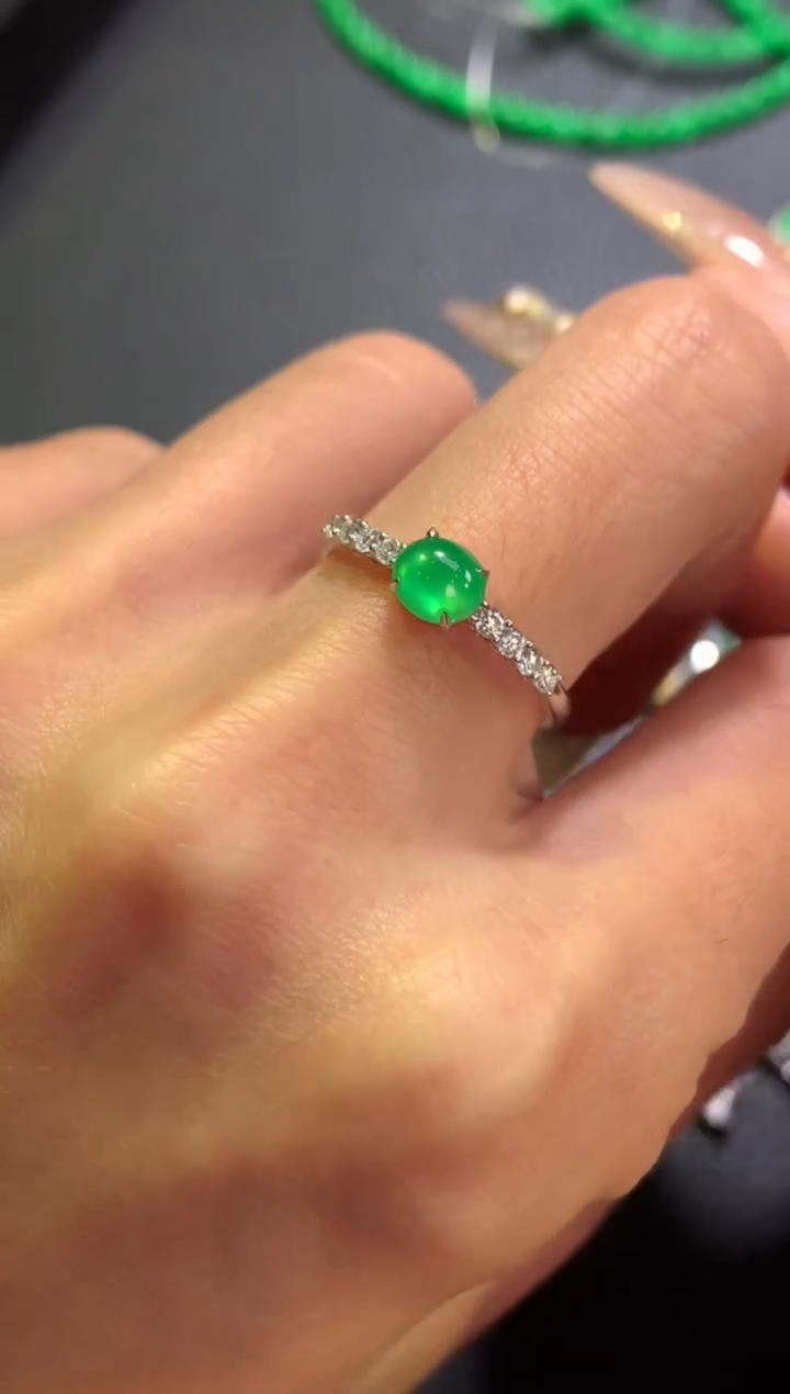 【闪购商品】翡翠戒指18K金镶嵌绿蛋面戒指