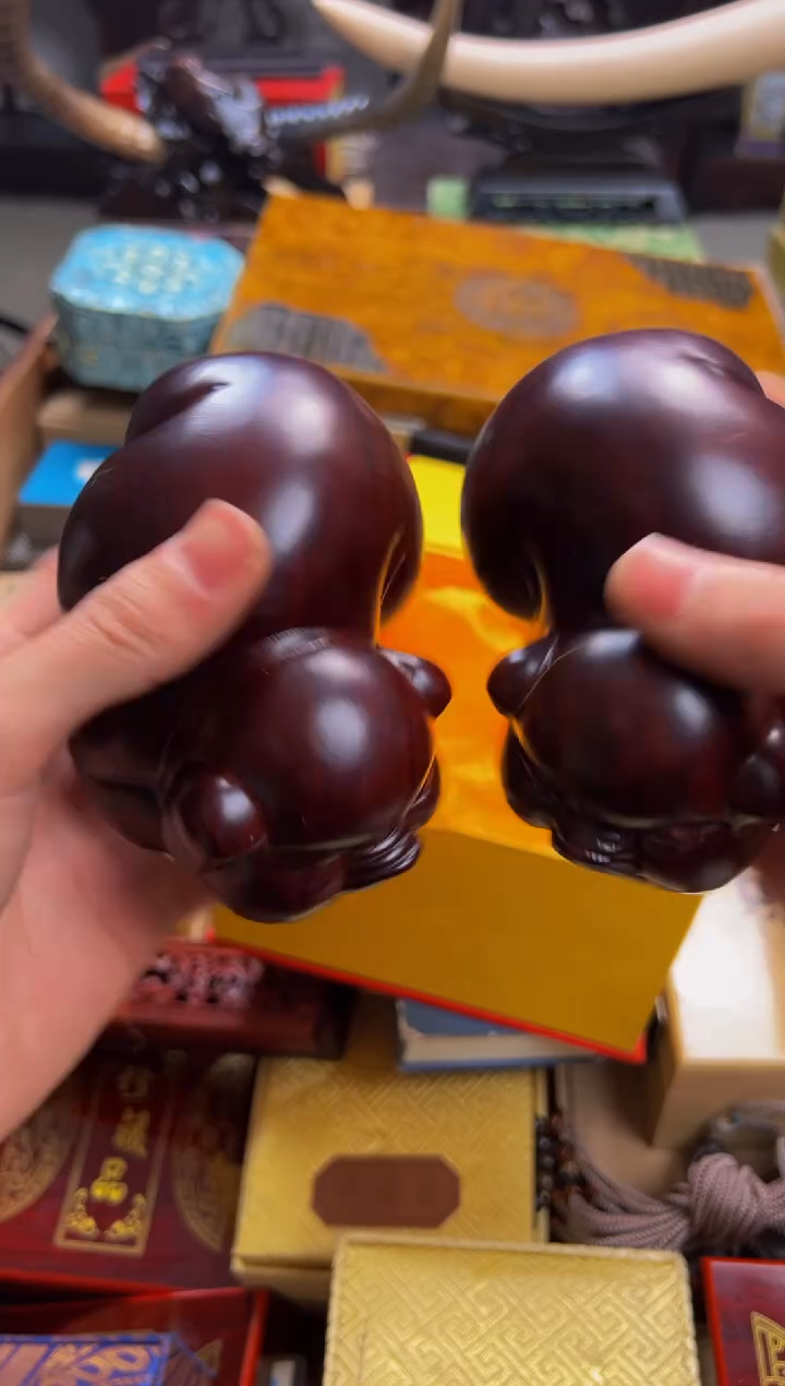 【闪购商品】木———————————福猪一对