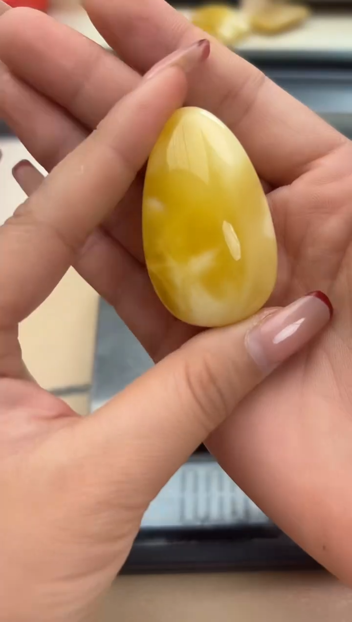 【闪购商品】琥珀裸石未镶嵌蜜蜡吊坠