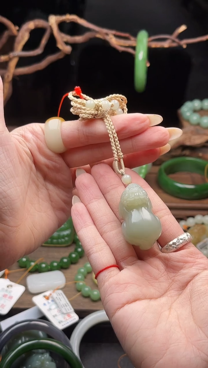 吊坠(不含链)未镶嵌和田玉且末青白 貔貅90037