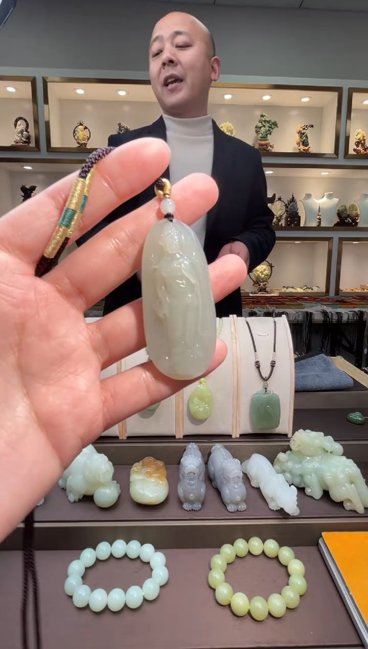 颈饰未镶嵌和田玉苏