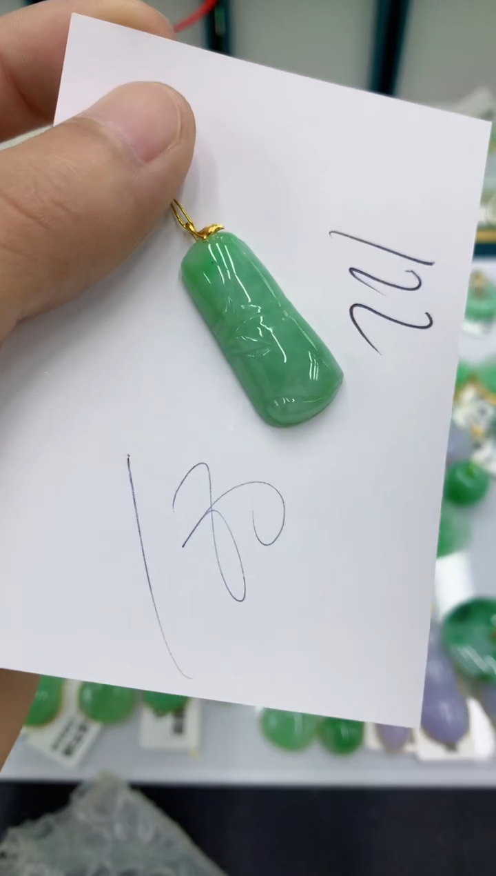 翡翠18K金镶嵌颈饰翡翠