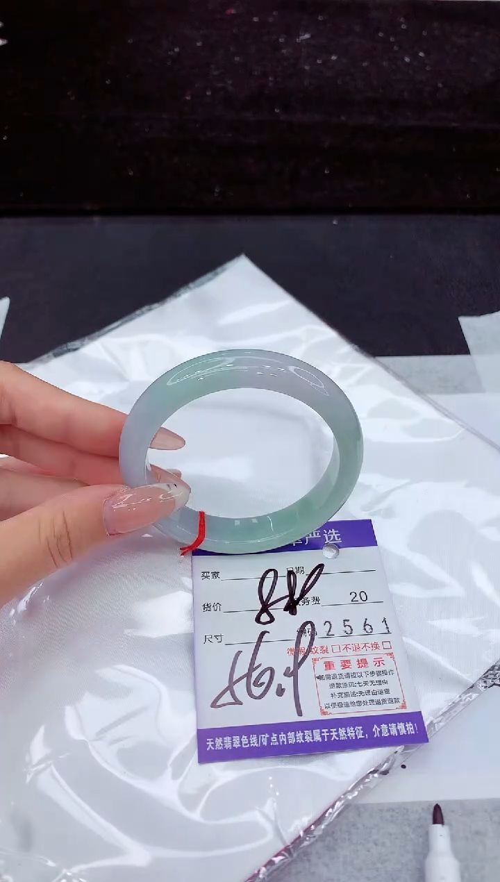 翡翠手镯未镶嵌1