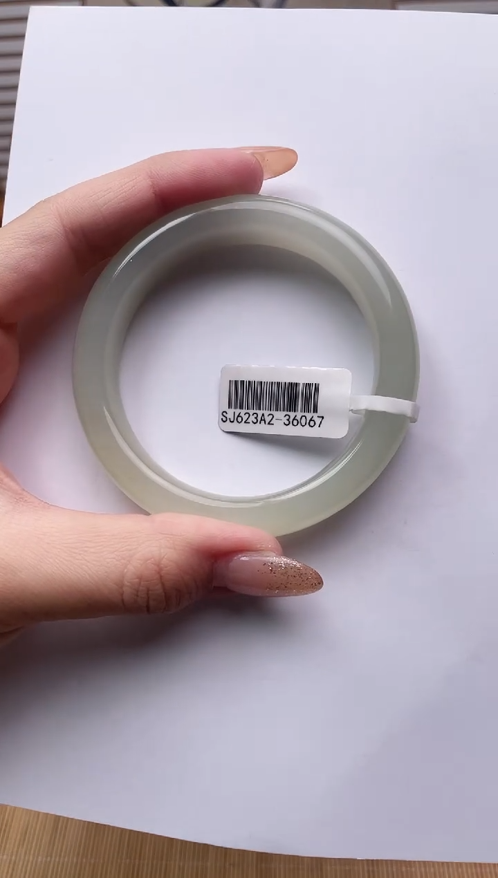 未镶嵌手镯和田玉57+ 蜂蜜水