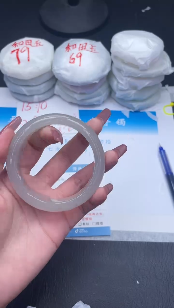 【闪购商品】石英质玉手镯未镶嵌279-59.4