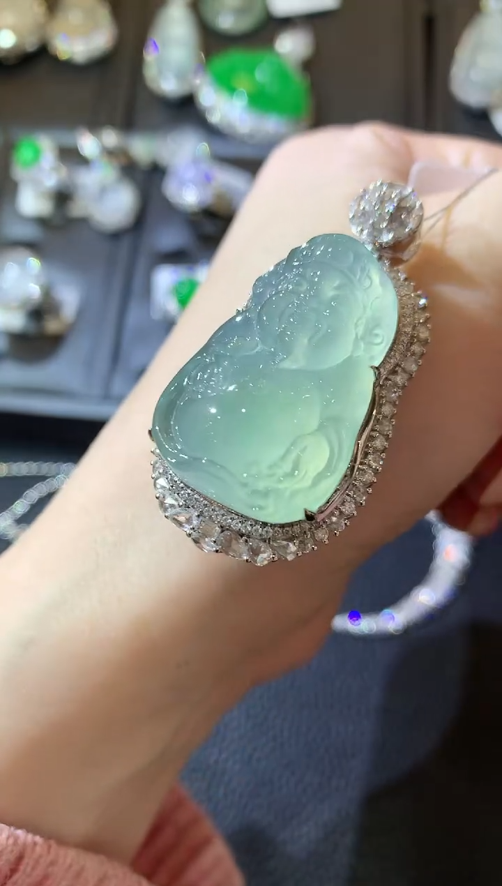 【闪购商品】翡翠吊坠(不含链)18K金镶嵌W62 