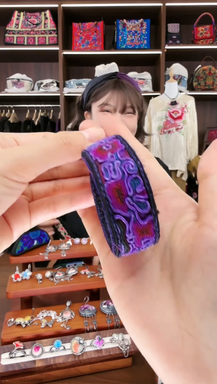 织绣12蚩梦苗族古绣