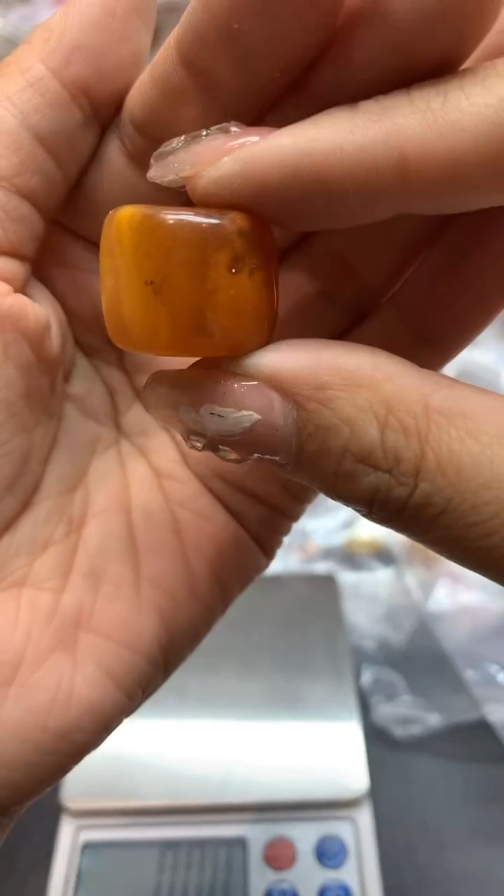 【闪购商品】未镶嵌琥珀珠宝奇石2758