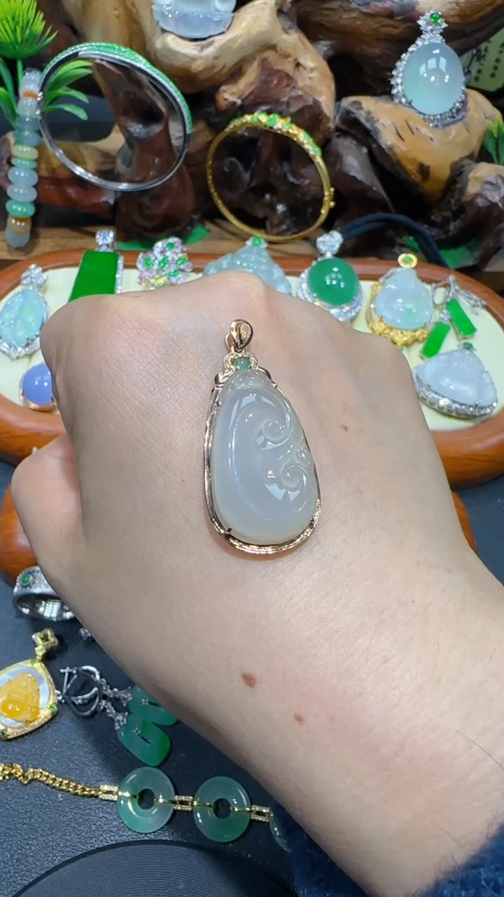 【闪购商品】翡翠吊坠(不含链)18K金镶嵌吊坠