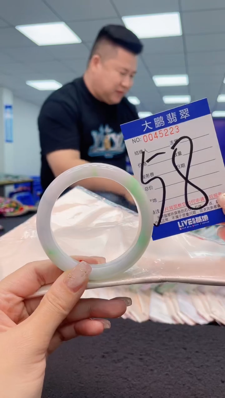 【闪购商品】翡翠手镯未镶嵌AAAAAAAAAA