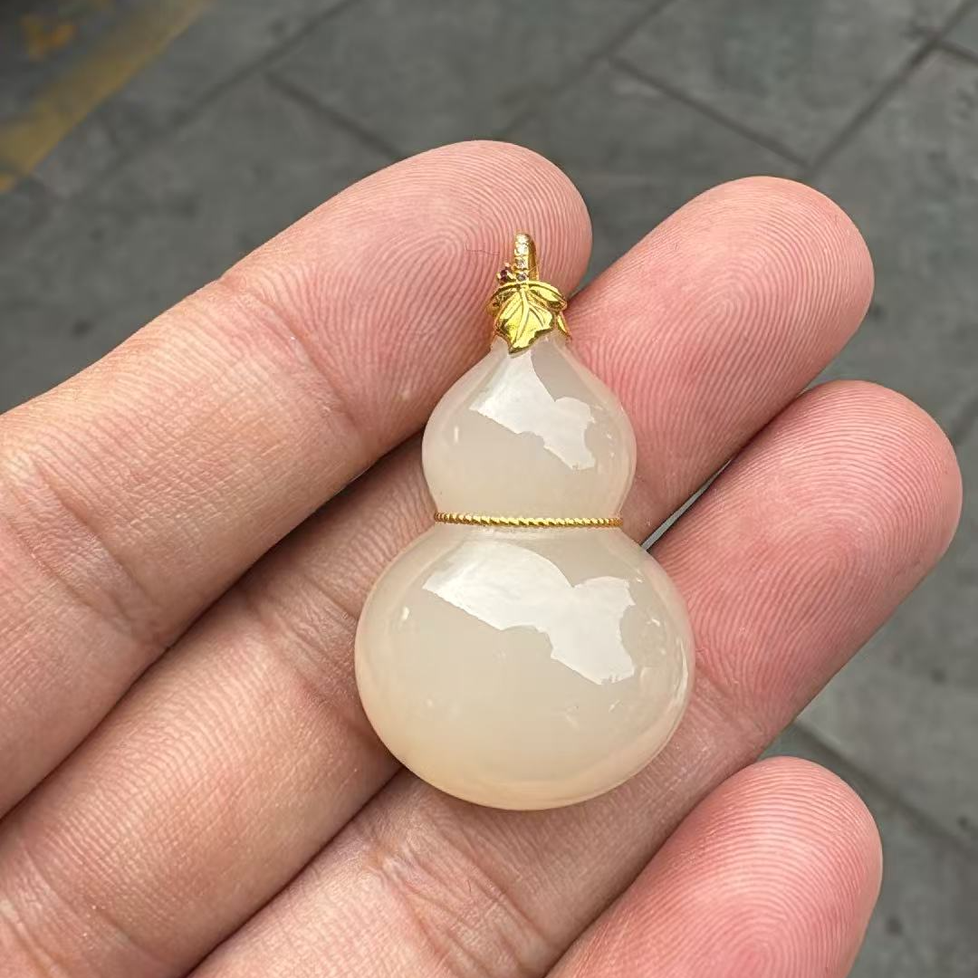 和田玉18k金镶嵌葫芦吊坠 6.6小王子