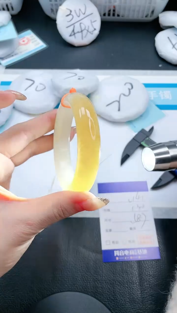 【闪购商品】石英质玉手镯未镶嵌16V141-57