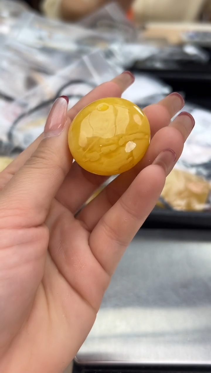 【闪购商品】琥珀裸石未镶嵌蜜蜡吊坠
