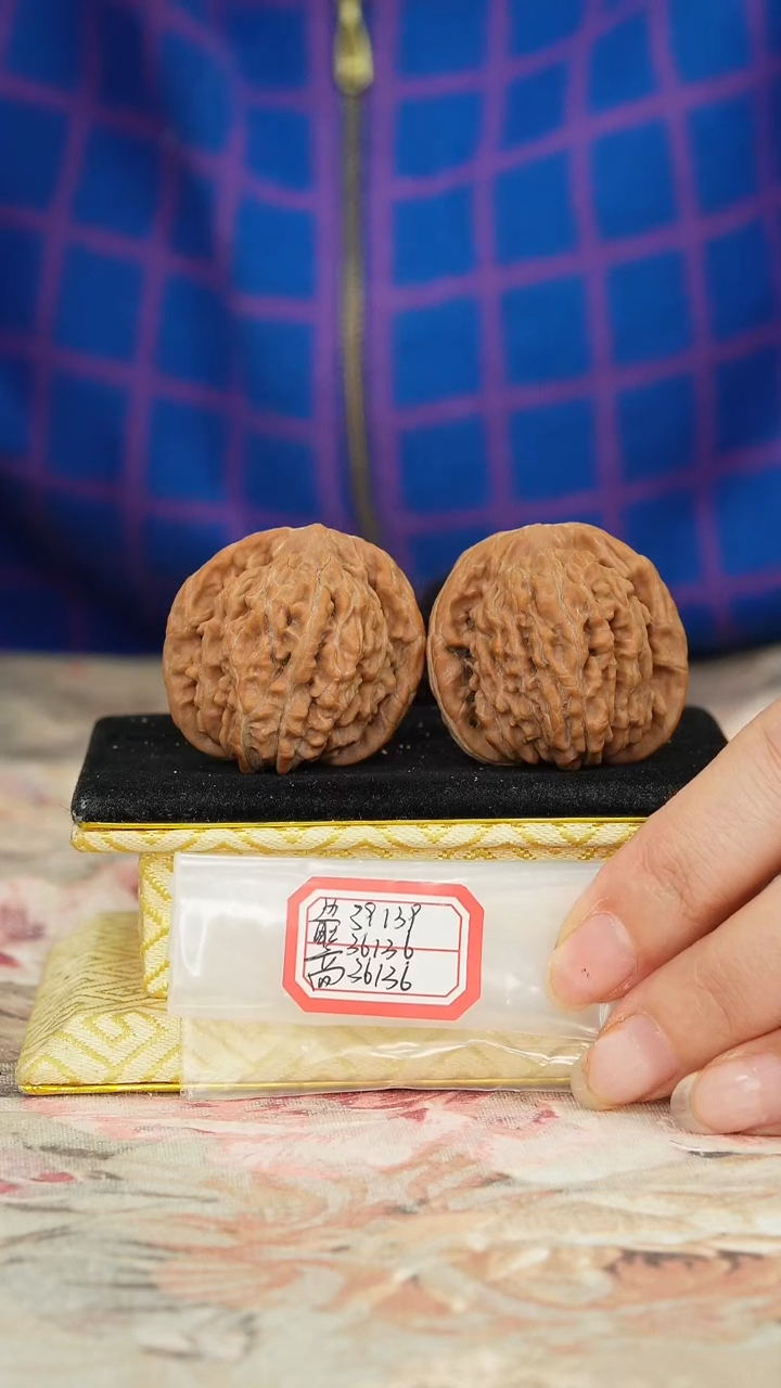 【闪购商品】文玩核桃把件一代楼