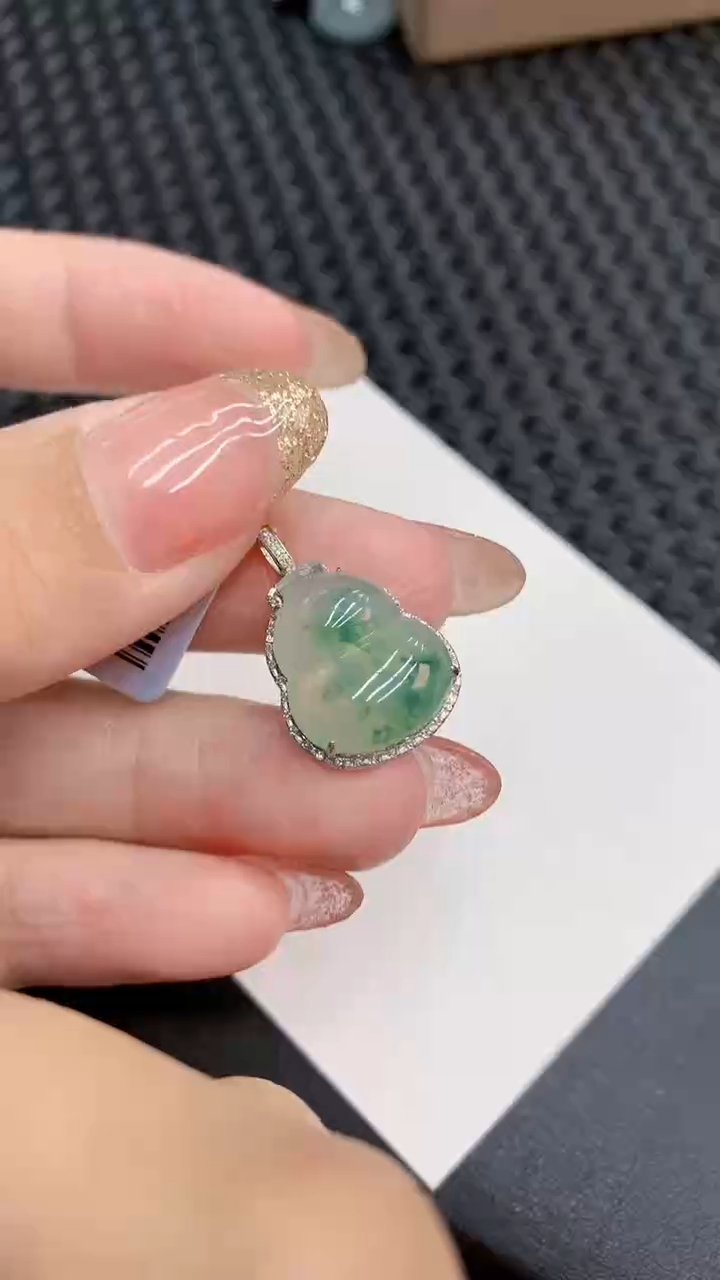 【闪购商品】翡翠18K金镶嵌颈饰            8