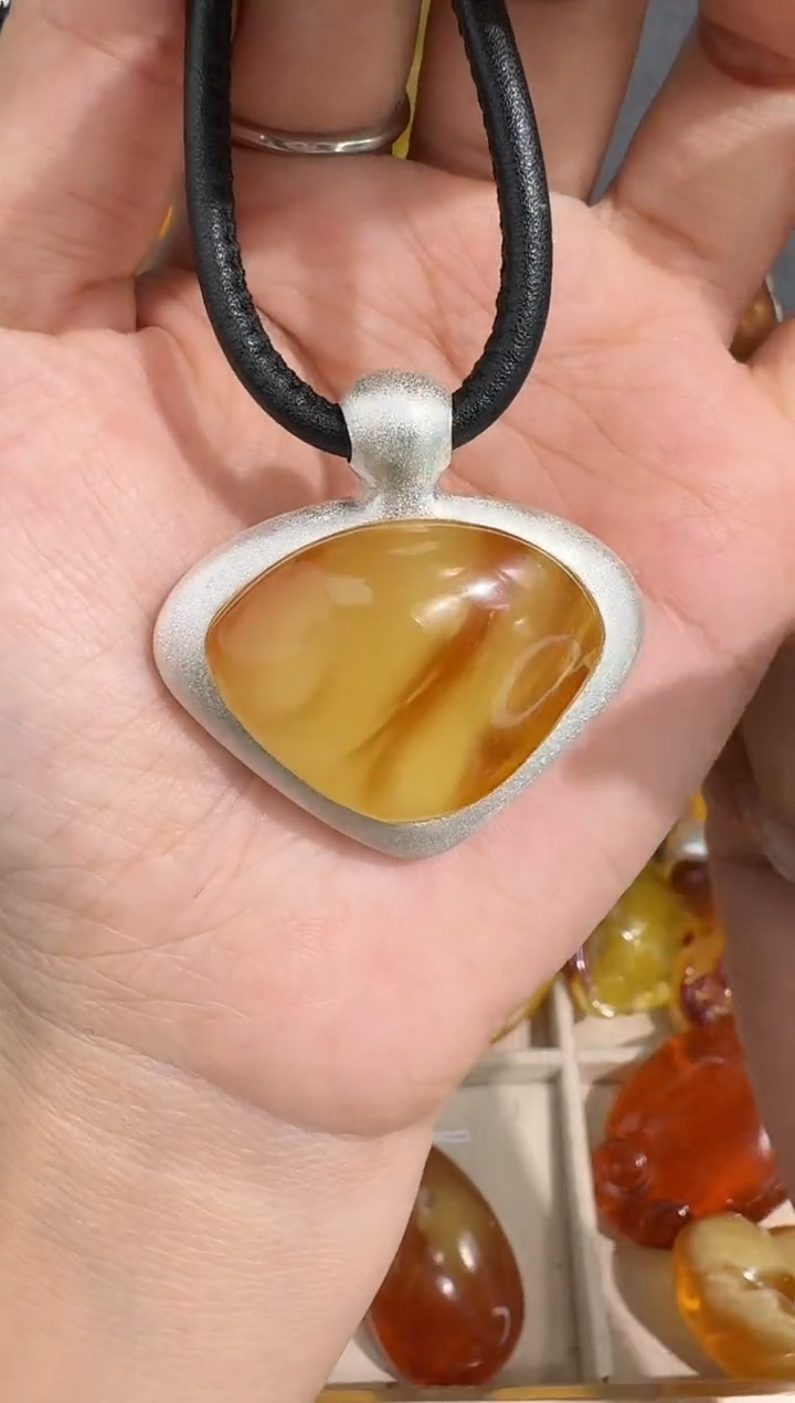 裸石琥珀未镶嵌青*琥珀