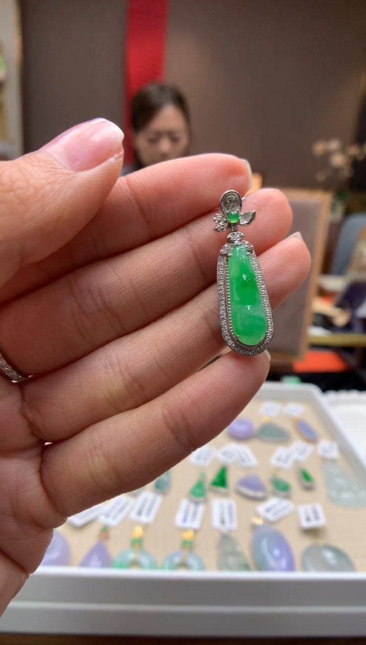 【闪购商品】翡翠颈饰18K金镶嵌福豆