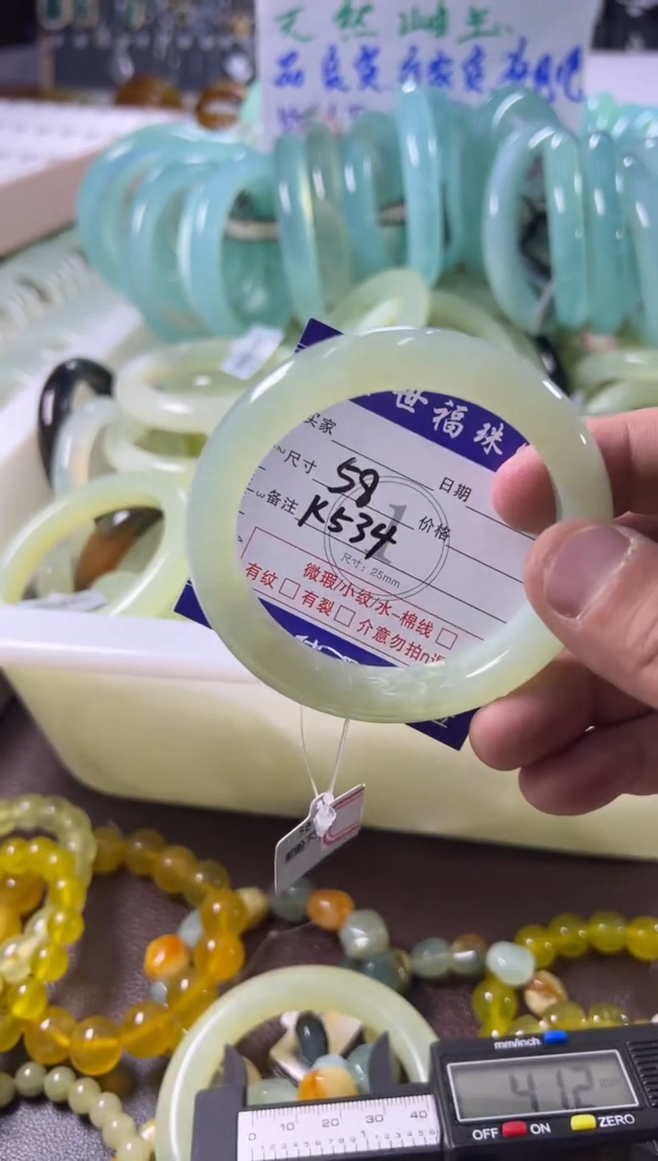 未镶嵌蛇纹石玉手镯1