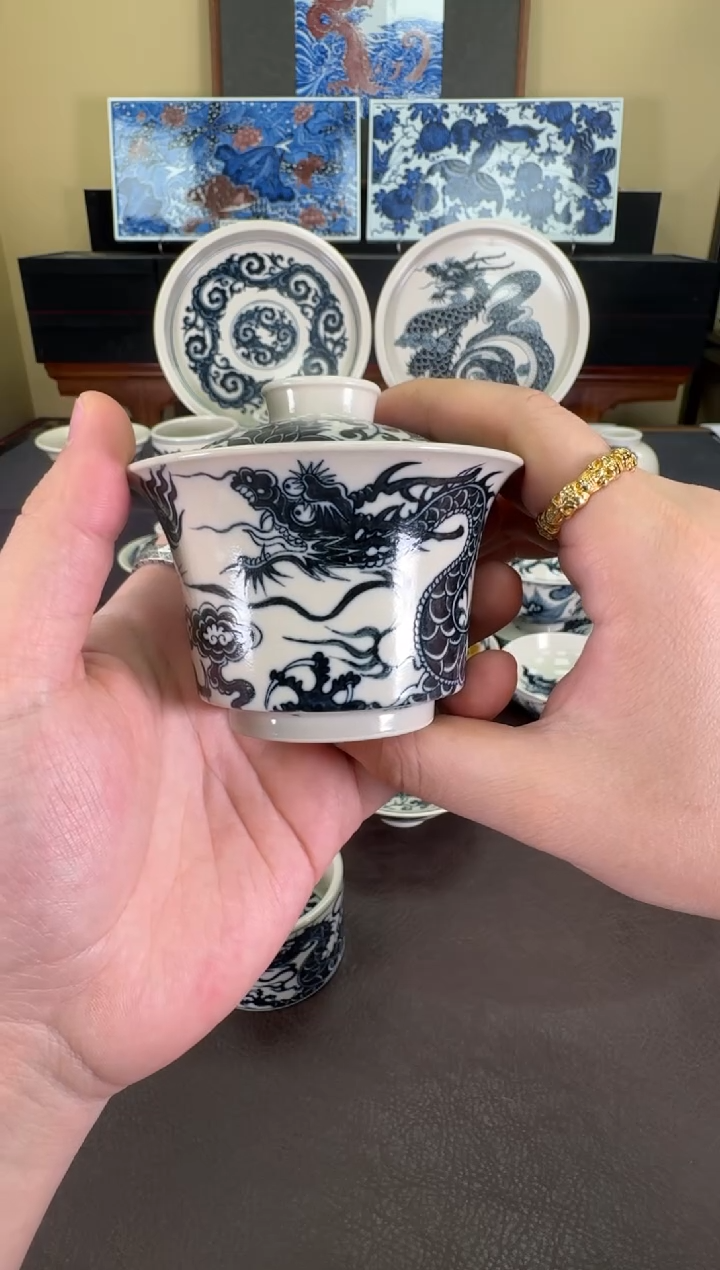 【闪购商品】二号釉1351龙纹马蹄盖碗