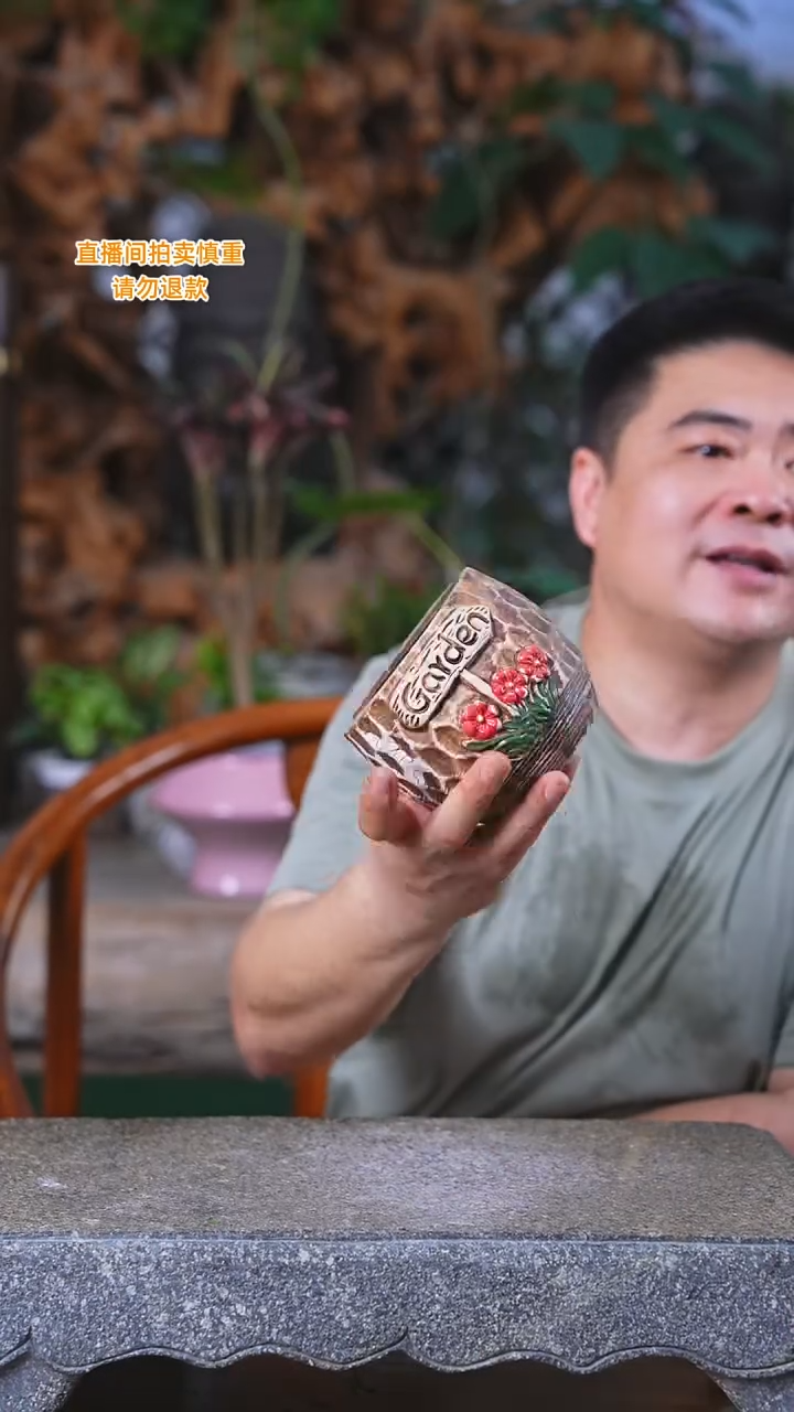 完全开放瓷器瓶带洞