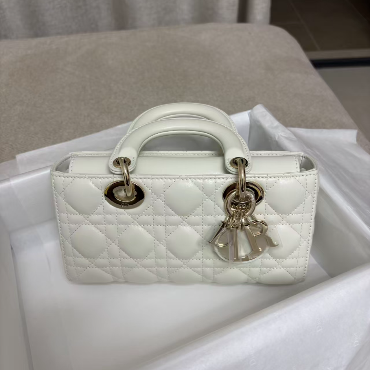 99新 DIOR/迪奥 找货/白金d-joy小号（22底长）/12期免息/代卖服务