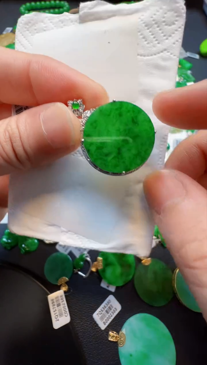 【闪购商品】翡翠吊坠(不含链)18K金镶嵌3500