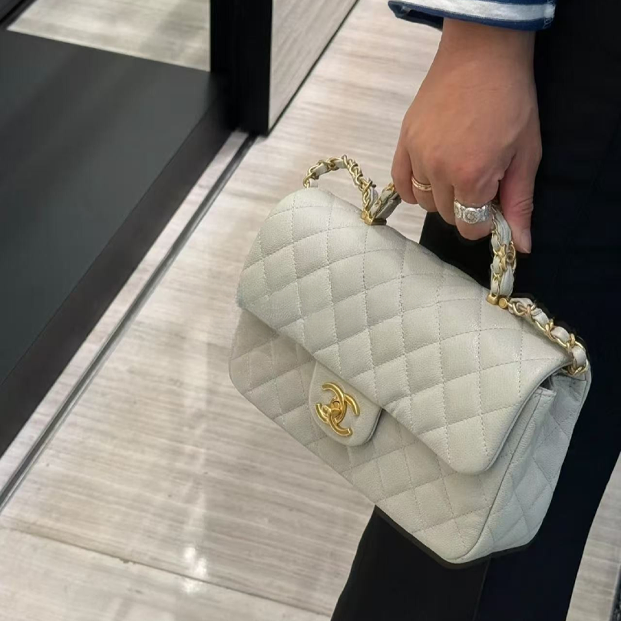 未使用 Chanel/香奈儿 青奢荟//25b手柄大迷你斜挎包/80544