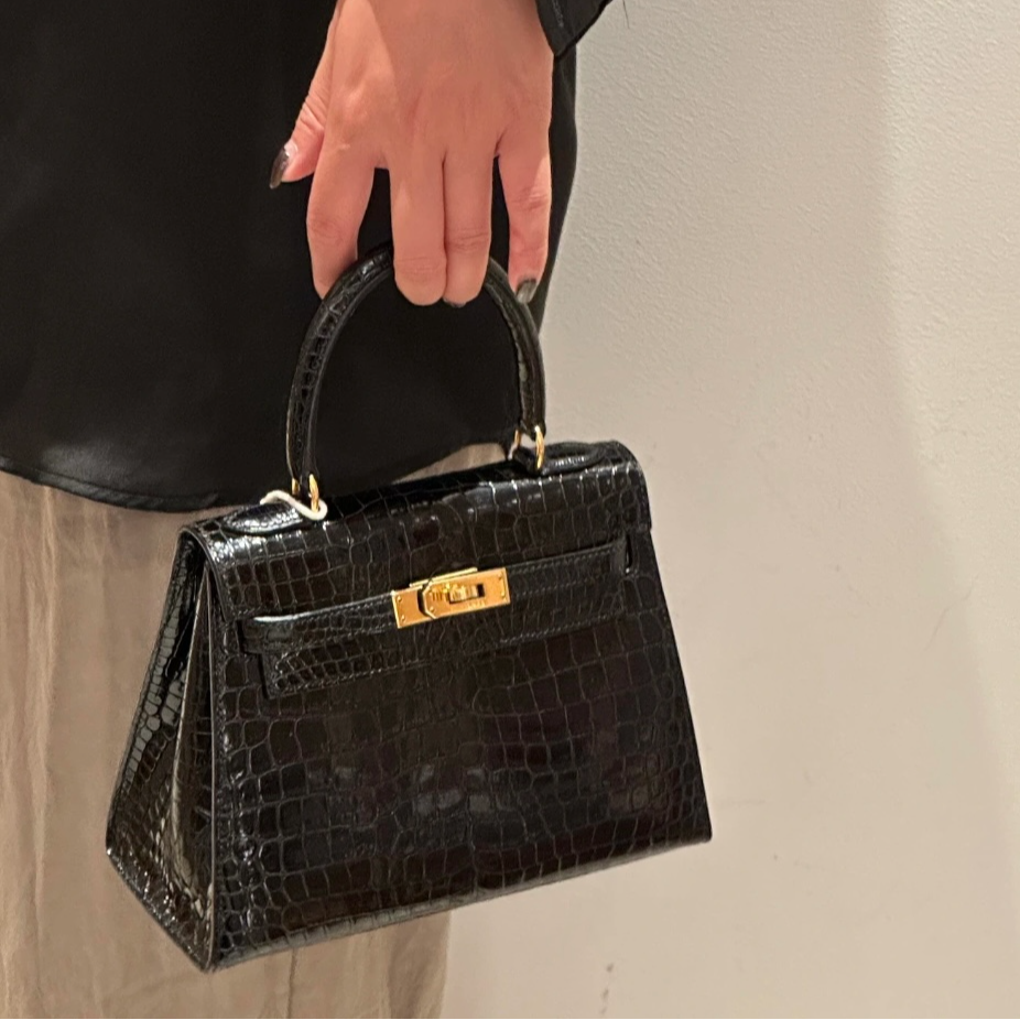 99新 Hermes/爱马仕 蔚蓝/黑金亮面鳄鱼Kelly大耳朵 框D刻