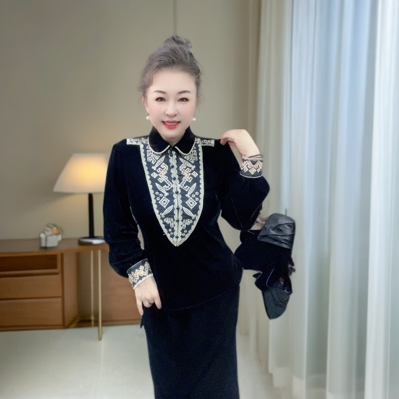 6618216丝绒宫廷风刺绣小衫