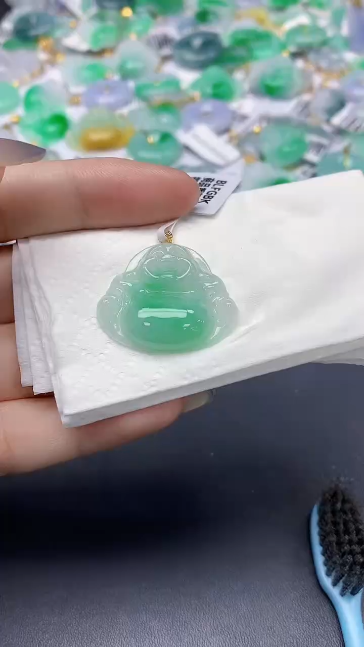 翡翠18K金镶嵌颈饰天然缅甸a货翡翠