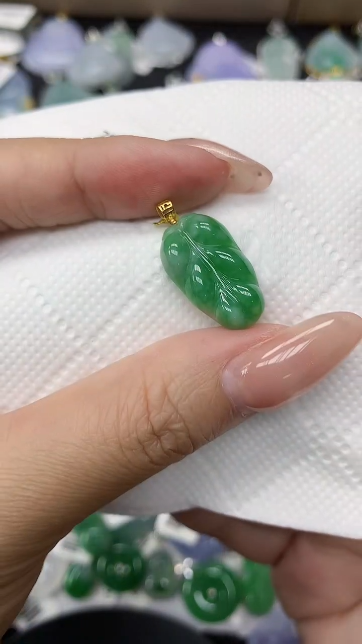 颈饰18K金镶嵌翡翠111111111