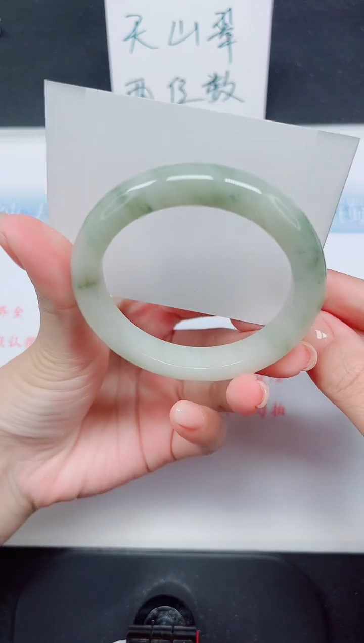 【闪购商品】石英质玉手镯未镶嵌85-53.2