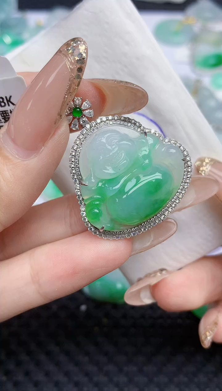 颈饰18K金镶嵌翡翠203   天然翡翠A货  百元以上9米证书费自理