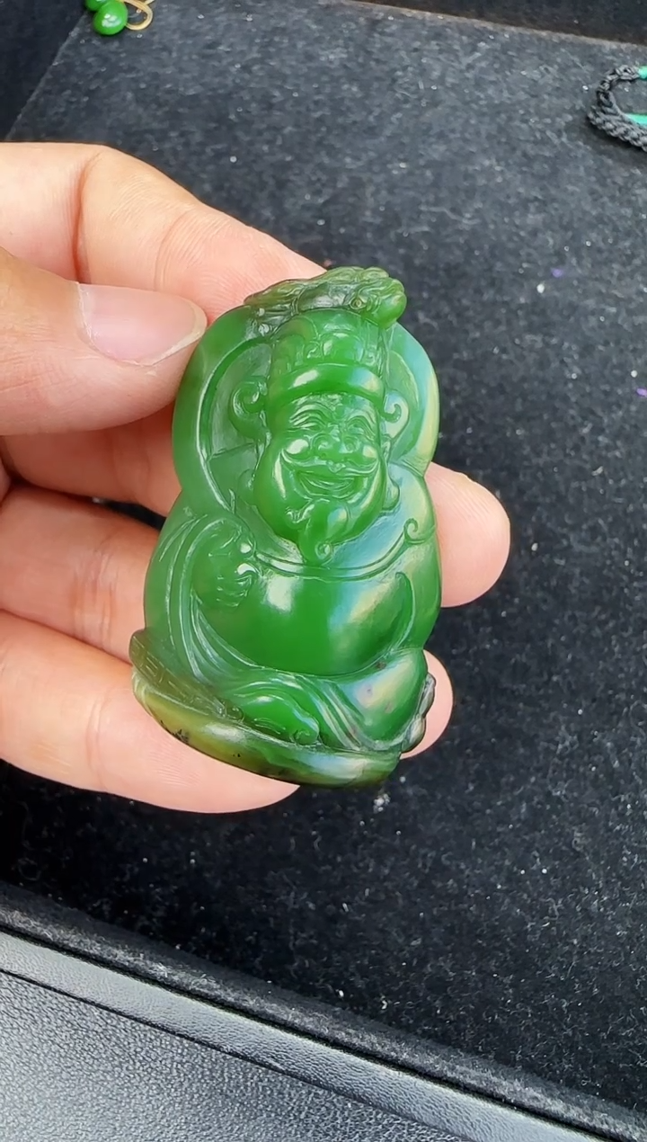 和田玉未镶嵌颈饰红皮财神
