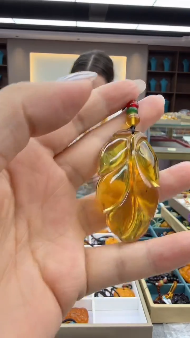 琥珀颈饰未镶嵌55秒拍号 假一罚三 