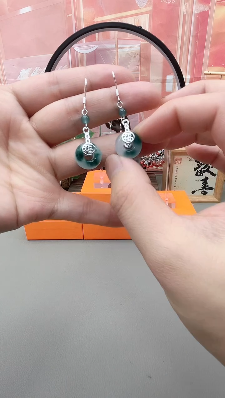 银S925镶嵌石英质玉（天山翠）耳坠c606
