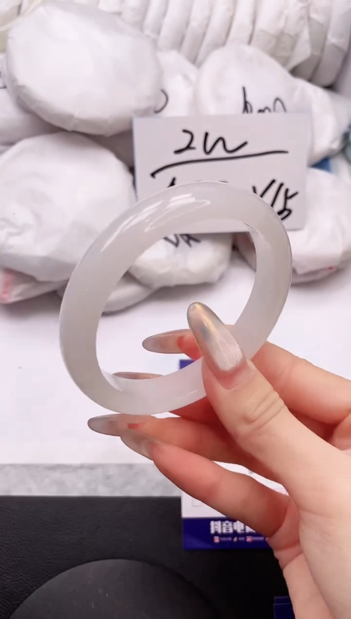 【闪购商品】石英质玉手镯未镶嵌12K196-60