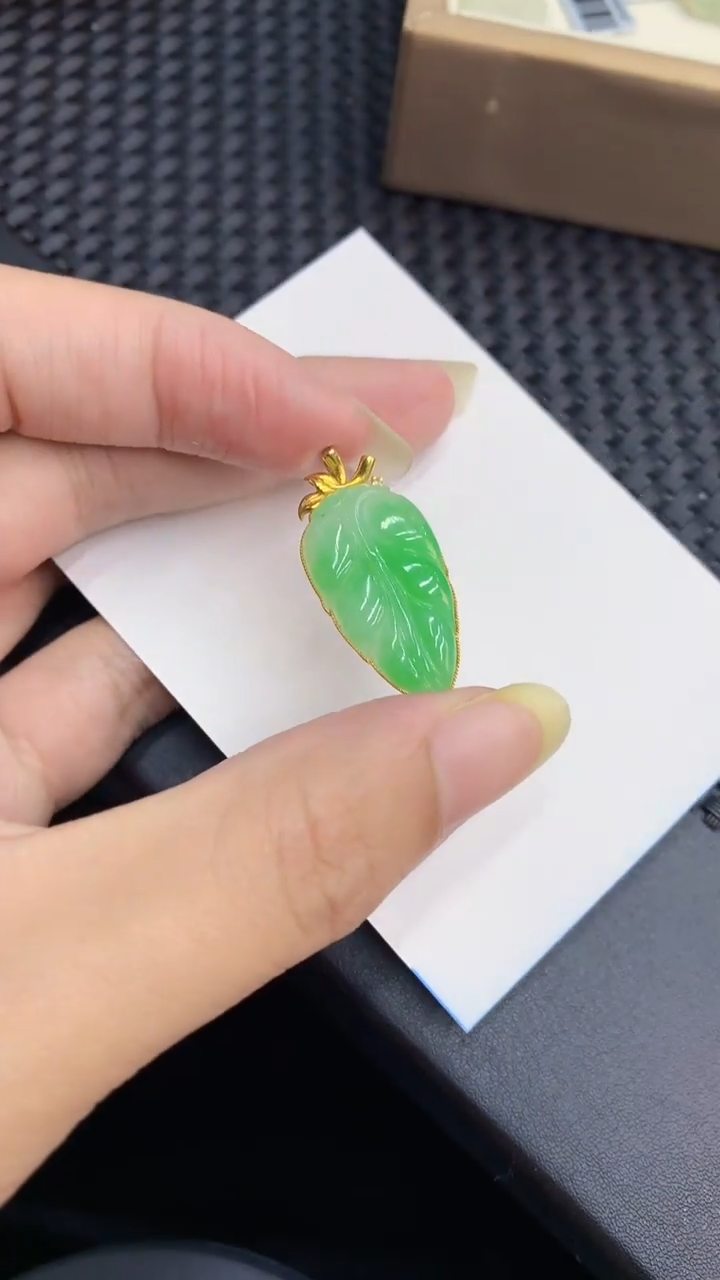 【闪购商品】翡翠颈饰18K金镶嵌            8