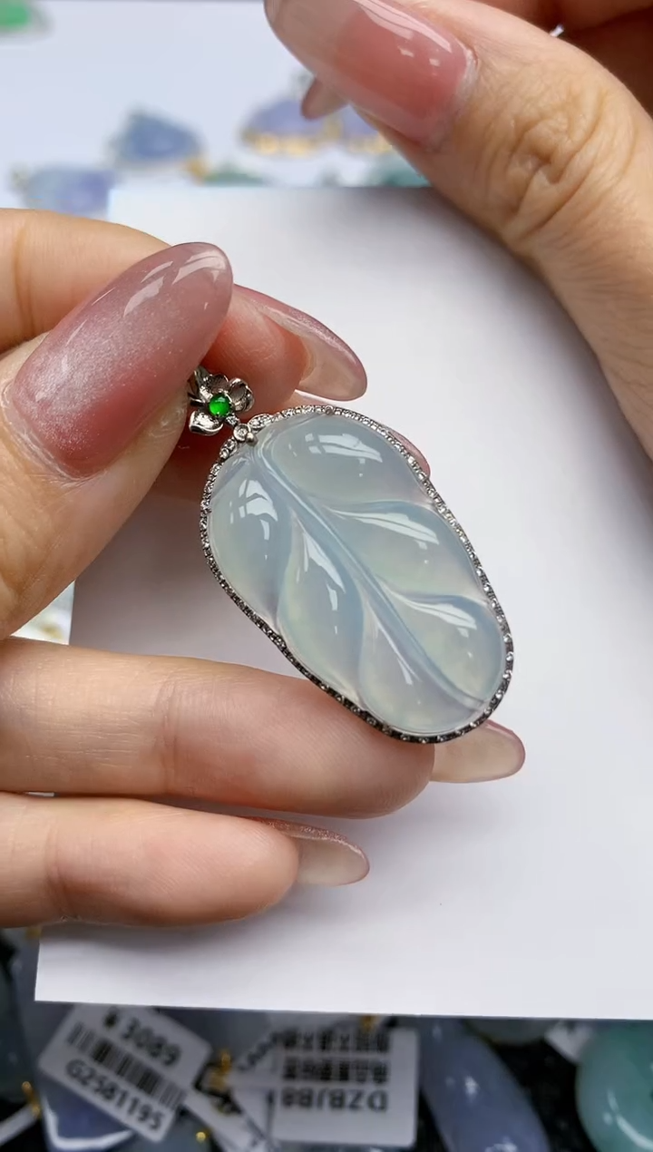 【闪购商品】翡翠挂件18K金镶嵌天然翡翠A货