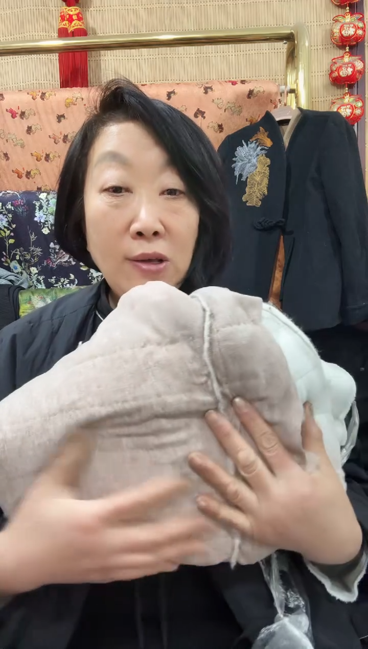 羊毛绗棉碎料杂色小款大小不一10-30公分左右有接头色差