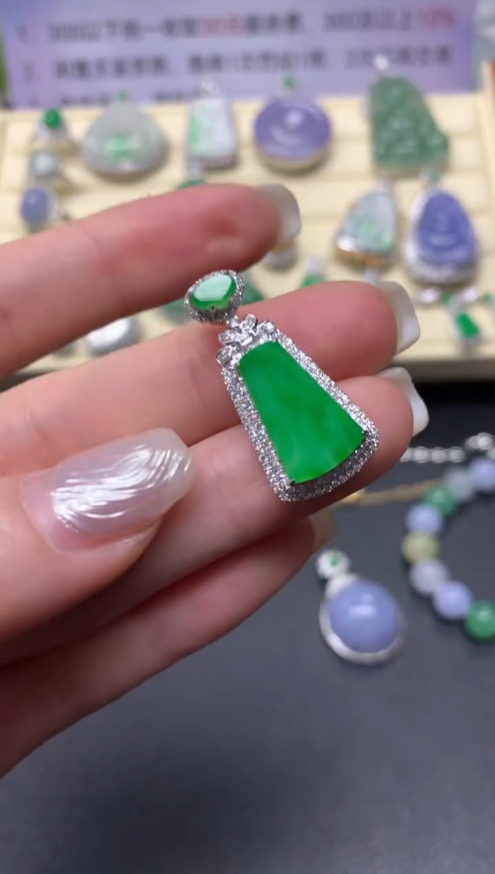 【闪购商品】翡翠戒指18K金镶嵌吊坠|4980