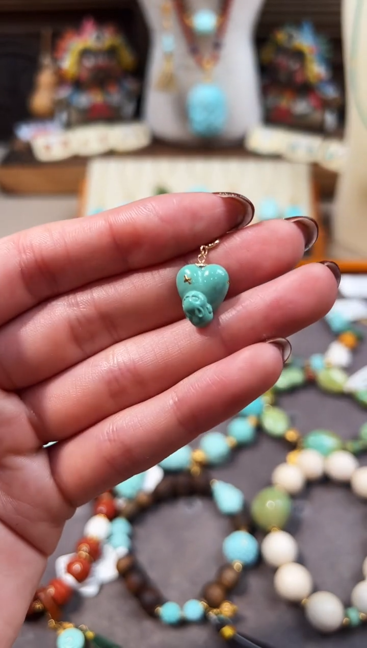 18K金镶嵌绿松石提溜爱心小兔