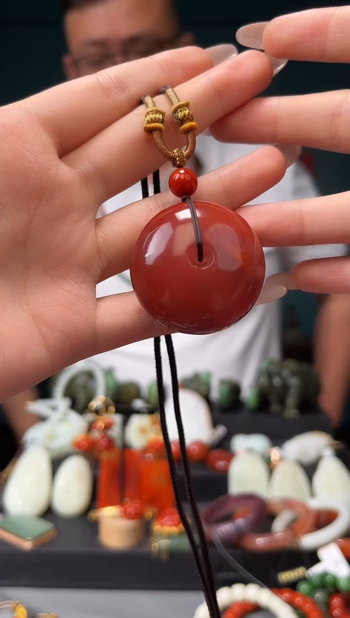 南红玛瑙未镶嵌颈饰吊坠