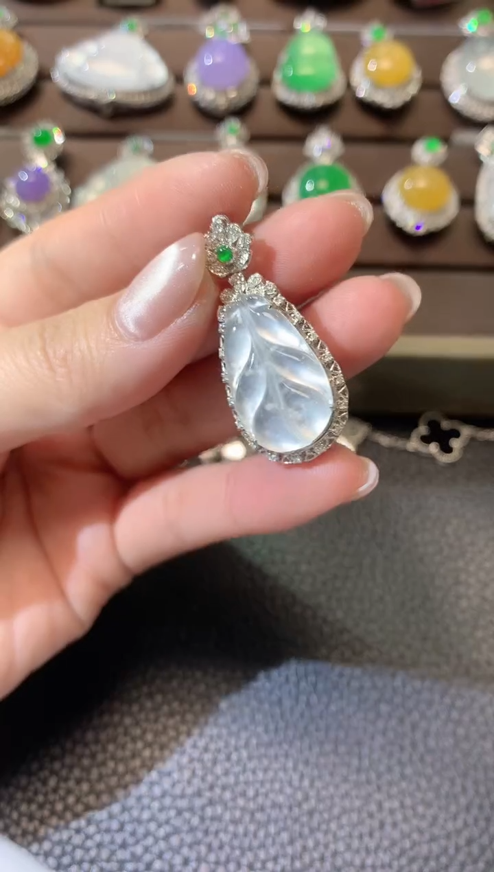 【闪购商品】翡翠吊坠(不含链)18K金镶嵌D35