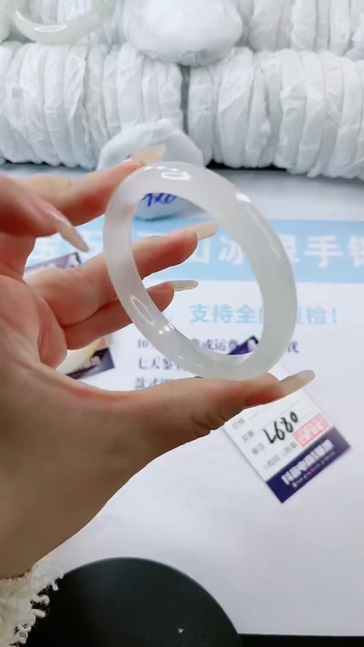 【闪购商品】石英质玉手镯未镶嵌多样性发货L680