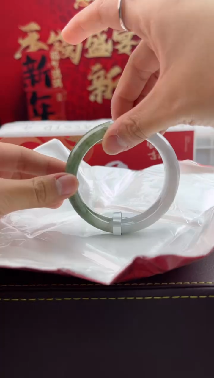 【闪购商品】翡翠手镯未镶嵌5翡翠手镯（微瑕）