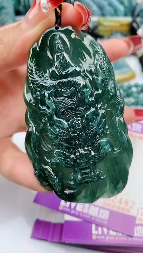 【闪购商品】翡翠颈饰未镶嵌              