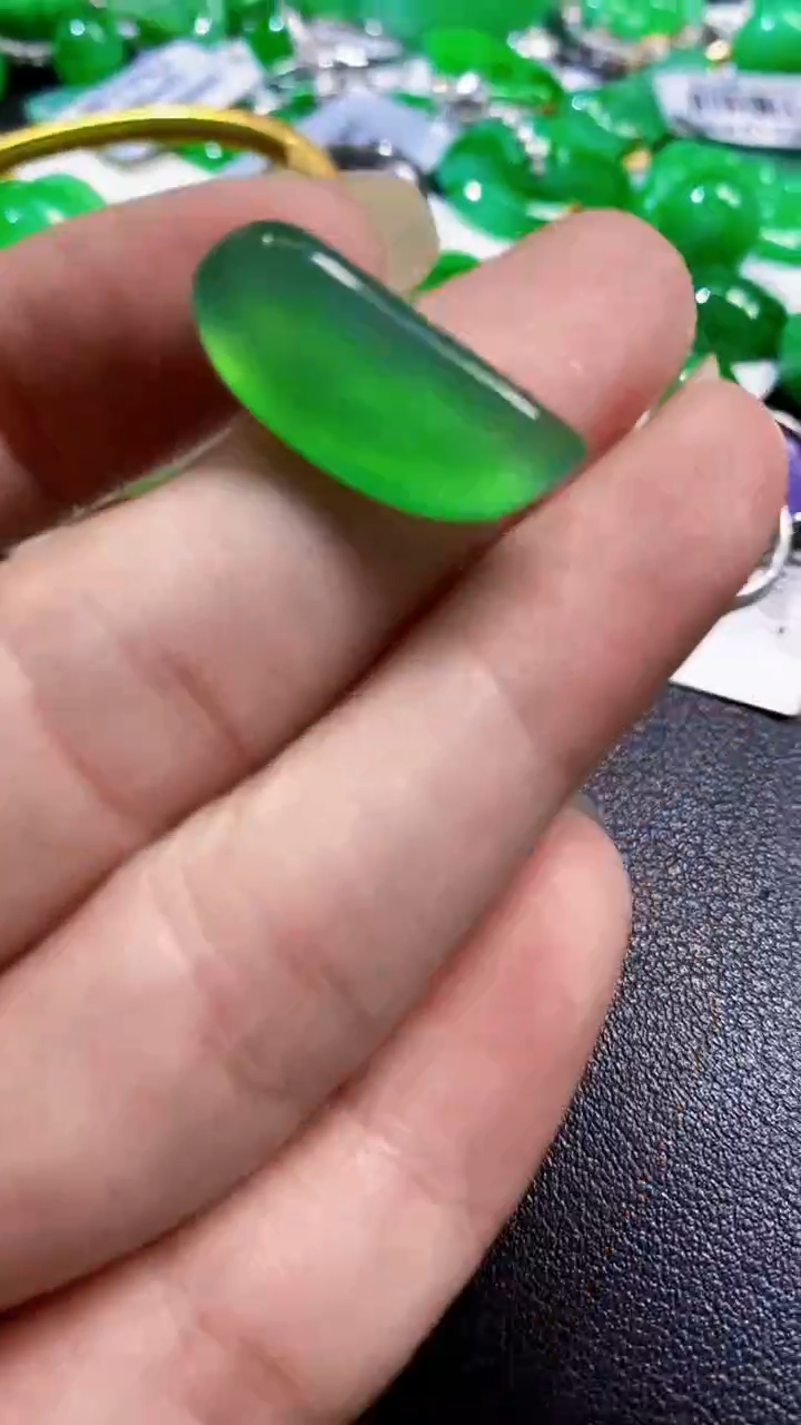 颈饰未镶嵌翡翠随型